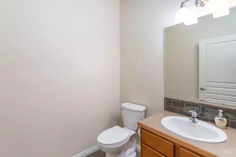 Bath - 974 E Switchback Dr, Meridian, ID 83646 photo 4 of 4