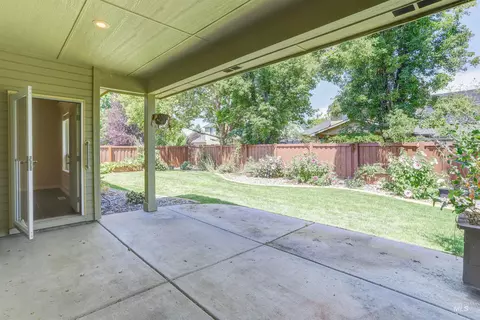 Exterior - 974 E Switchback Dr, Meridian, ID 83646 photo 6 of 7