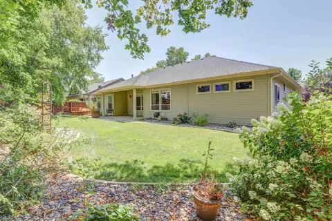 Exterior - 974 E Switchback Dr, Meridian, ID 83646 photo 5 of 7