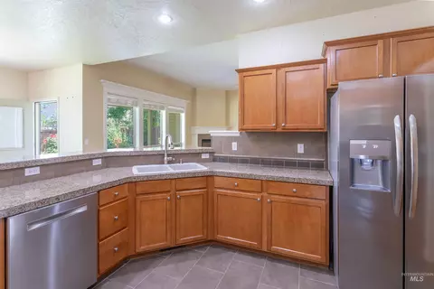 Kitchen - 974 E Switchback Dr, Meridian, ID 83646 photo 2 of 3