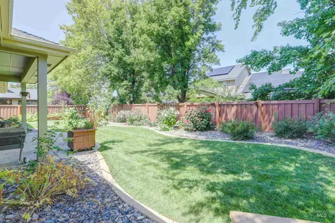 Exterior - 974 E Switchback Dr, Meridian, ID 83646 photo 4 of 7