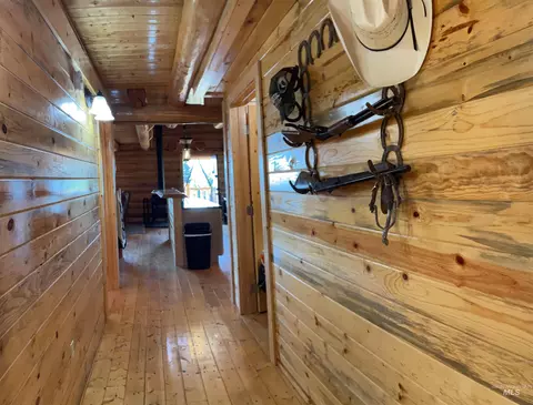 Entry Way - 625 Rhett Creek Rd, Dixie, ID 83525 photo 3 of 11