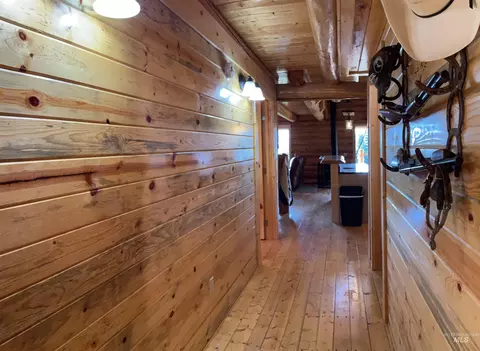 Entry Way - 625 Rhett Creek Rd, Dixie, ID 83525 photo 2 of 11