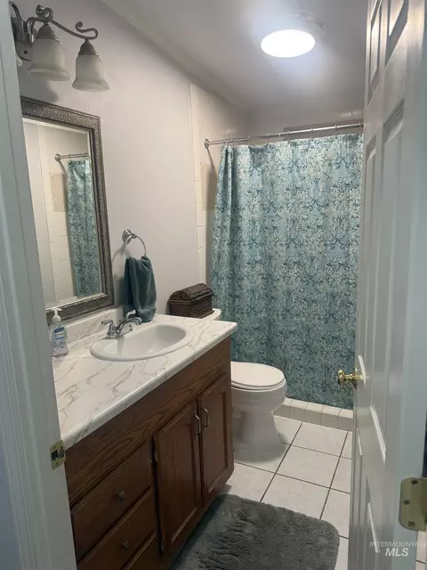 Bath - 1624 Birch Ave, Lewiston, ID 83501 photo 1 of 3