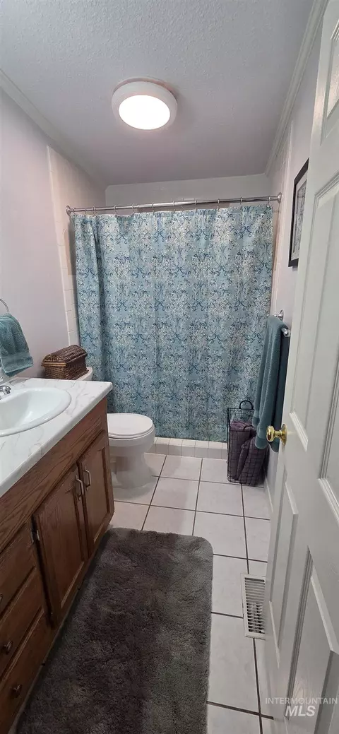 Bath - 1624 Birch Ave, Lewiston, ID 83501 photo 3 of 3