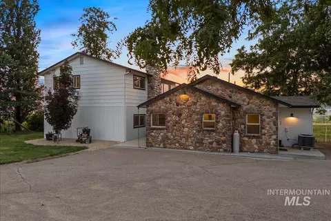 6712 Stage Coach Rd, Nampa, ID 83686