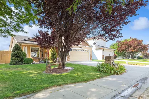 Exterior - 916 Graycliff Dr, Caldwell, ID 83607 photo 2 of 5