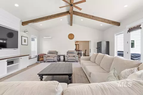 Living - 23800 Breyer Rd, Caldwell, ID 83607 photo 2 of 5