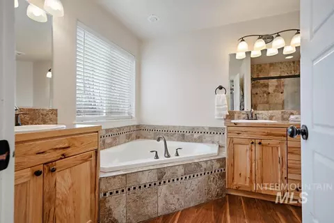 Bath - 23800 Breyer Rd, Caldwell, ID 83607 photo 1 of 4