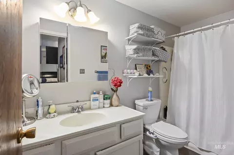 Bath - 2345 Longbow Dr, Twin Falls, ID 83301 photo 1 of 2