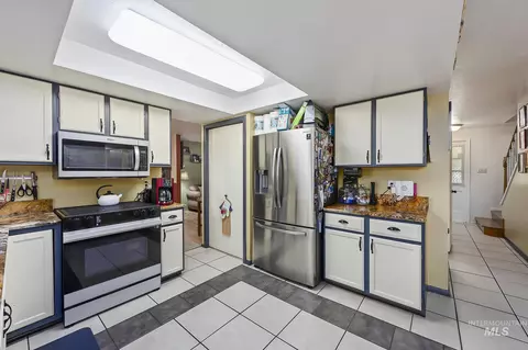 Kitchen - 2345 Longbow Dr, Twin Falls, ID 83301 photo 3 of 4