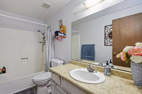 Bath - 2345 Longbow Dr, Twin Falls, ID 83301 photo 2 of 2