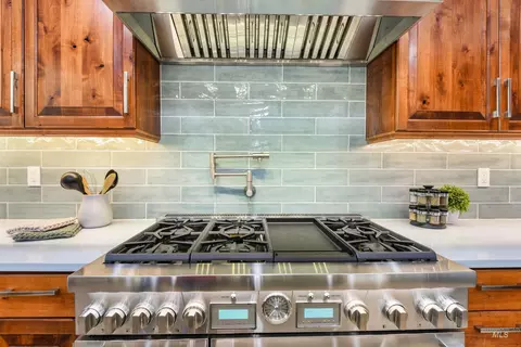 Kitchen - 1674 S Water Leaf Ave, Eagle, ID 83616 photo 6 of 8