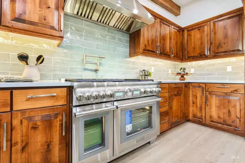 Kitchen - 1674 S Water Leaf Ave, Eagle, ID 83616 photo 5 of 8