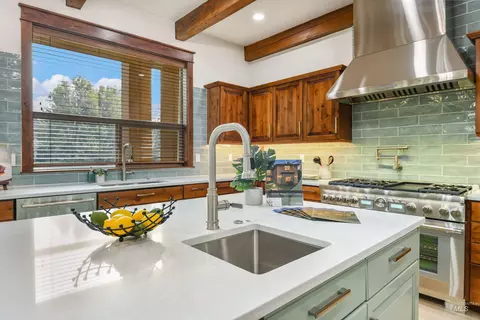 Kitchen - 1674 S Water Leaf Ave, Eagle, ID 83616 photo 4 of 8
