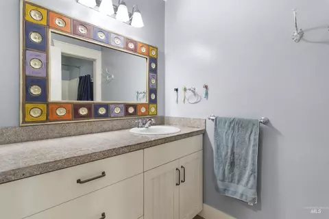 Bath - 3279 Longbow Dr, Twin Falls, ID 83301 photo 5 of 6