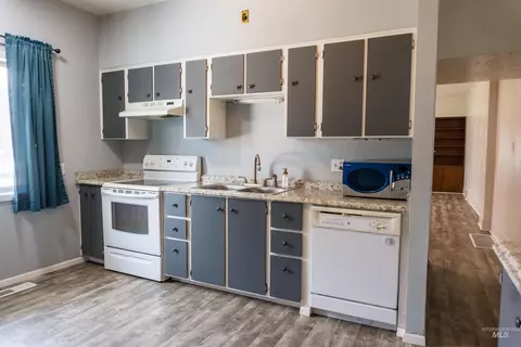 Kitchen - 307 Birch St S, Kimberly, ID 83341 photo 2 of 3