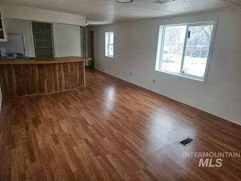 Living - 15049 5th St, Caldwell, ID 83607 photo 1 of 1