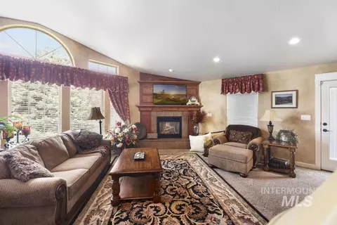 Living - 3491 E 3180 N, Kimberly, ID 83341 photo 1 of 2