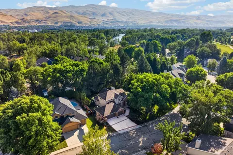 View/Area - 3064 E Nature Dr, Boise, ID 83706 photo 1 of 9