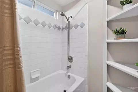 Bath - 3064 E Nature Dr, Boise, ID 83706 photo 5 of 6