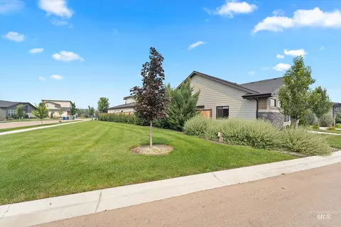 Exterior - 545 S Big Star Ln, Eagle, ID 83616 photo 4 of 14