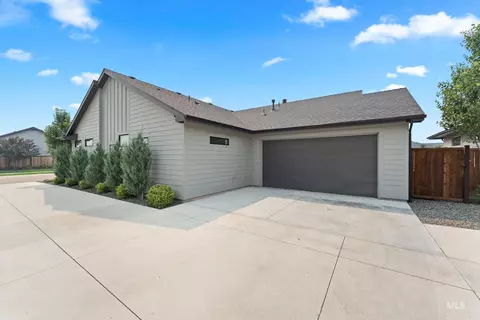 Exterior - 545 S Big Star Ln, Eagle, ID 83616 photo 3 of 14