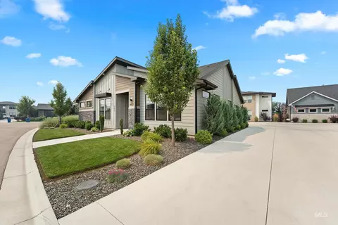 Exterior - 545 S Big Star Ln, Eagle, ID 83616 photo 2 of 14