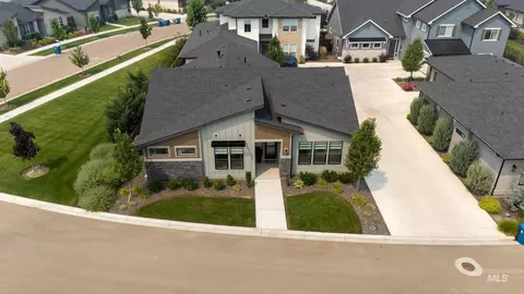Exterior - 545 S Big Star Ln, Eagle, ID 83616 photo 12 of 14