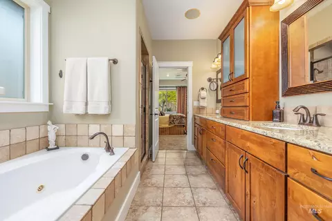 Bath - 13710 Paoletti St, Caldwell, ID 83607 photo 3 of 5