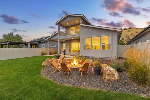 7691 W Hill Rd, Boise, ID 83714