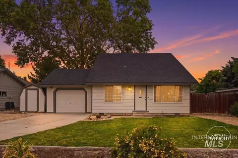 2012 Cherry St, Caldwell, ID 83605