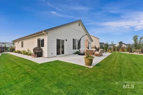 Exterior - 827 N Chastain Ln, Eagle, ID 83616 photo 7 of 9
