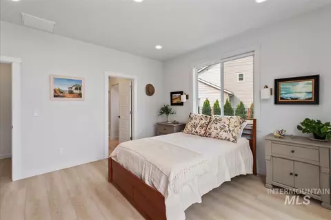 Bedroom - 827 N Chastain Ln, Eagle, ID 83616 photo 2 of 4