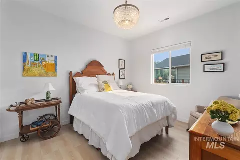 Bedroom - 827 N Chastain Ln, Eagle, ID 83616 photo 3 of 4