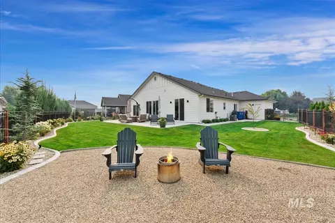 Exterior - 827 N Chastain Ln, Eagle, ID 83616 photo 8 of 9