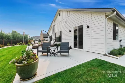 Exterior - 827 N Chastain Ln, Eagle, ID 83616 photo 6 of 9