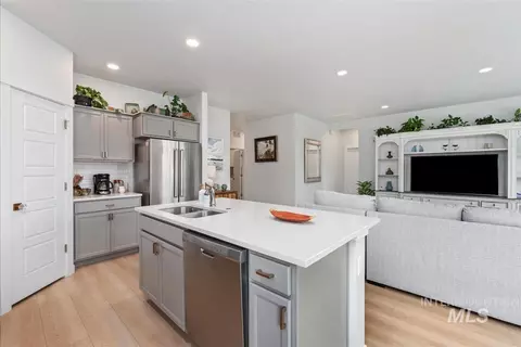 Kitchen - 827 N Chastain Ln, Eagle, ID 83616 photo 4 of 4
