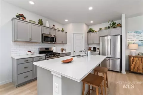 Kitchen - 827 N Chastain Ln, Eagle, ID 83616 photo 2 of 4