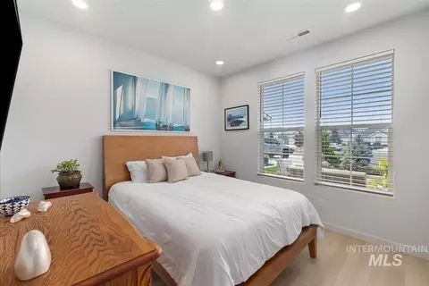 Bedroom - 827 N Chastain Ln, Eagle, ID 83616 photo 4 of 4