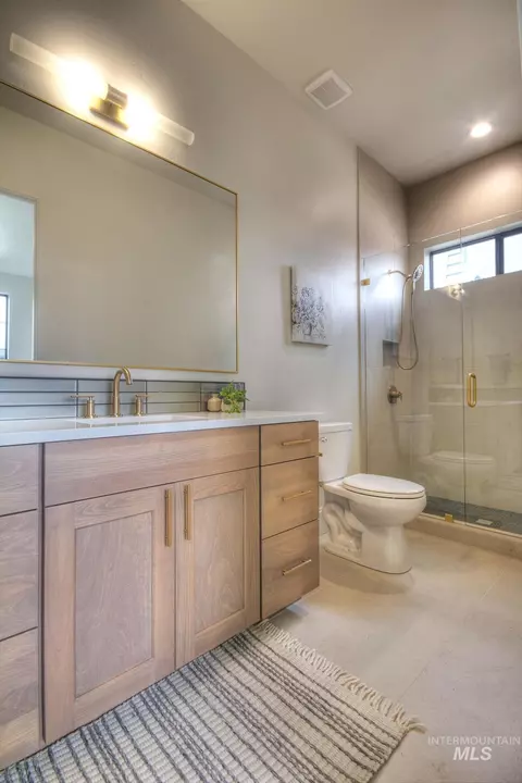Bath - 542 Midpoint Ave, Middleton, ID 83644 photo 1 of 6