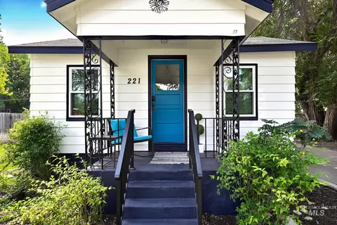 221 Hudson Ave, Nampa, ID 83651