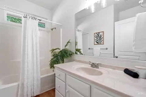 Bath - 2464 E Lenox Ct, Eagle, ID 83616 photo 5 of 8
