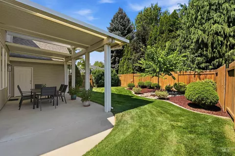 Exterior - 2464 E Lenox Ct, Eagle, ID 83616 photo 5 of 10