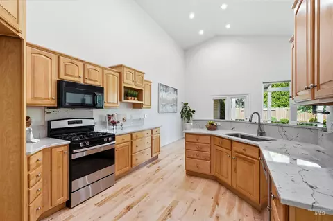 Kitchen - 2464 E Lenox Ct, Eagle, ID 83616 photo 1 of 4