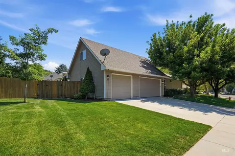 Exterior - 2464 E Lenox Ct, Eagle, ID 83616 photo 8 of 10