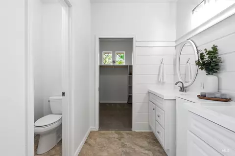 Bath - 2464 E Lenox Ct, Eagle, ID 83616 photo 2 of 8