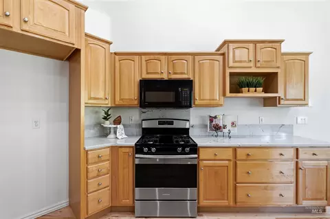 Kitchen - 2464 E Lenox Ct, Eagle, ID 83616 photo 3 of 4