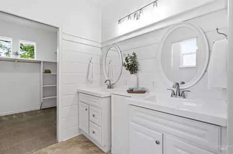 Bath - 2464 E Lenox Ct, Eagle, ID 83616 photo 1 of 8