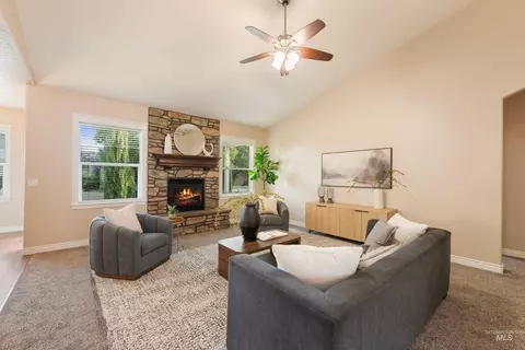 Living - 256 Edmonds Dr, Meridian, ID 83642 photo 2 of 3